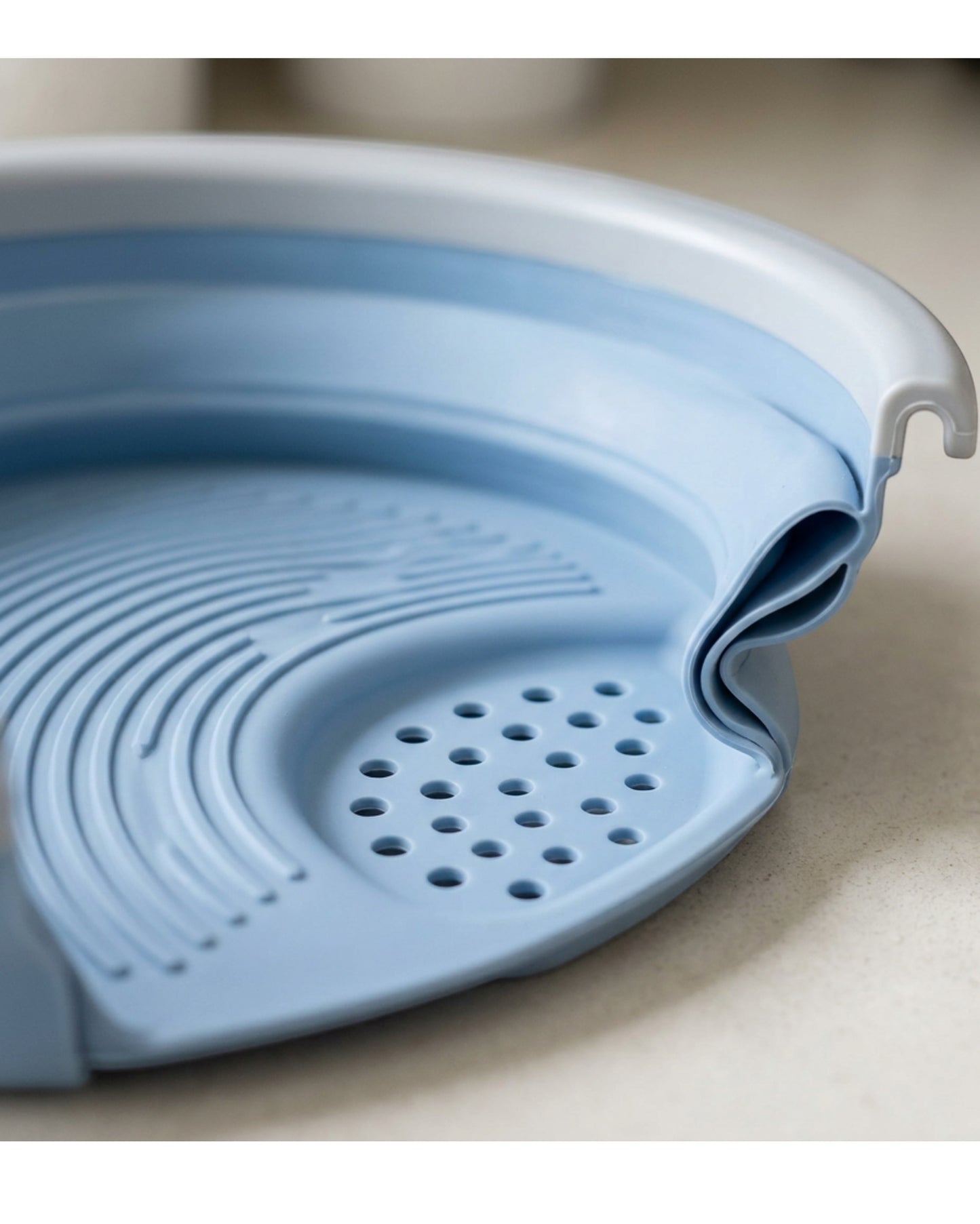 Olyns Collapsible Vegetable Strainer Blue 9 in