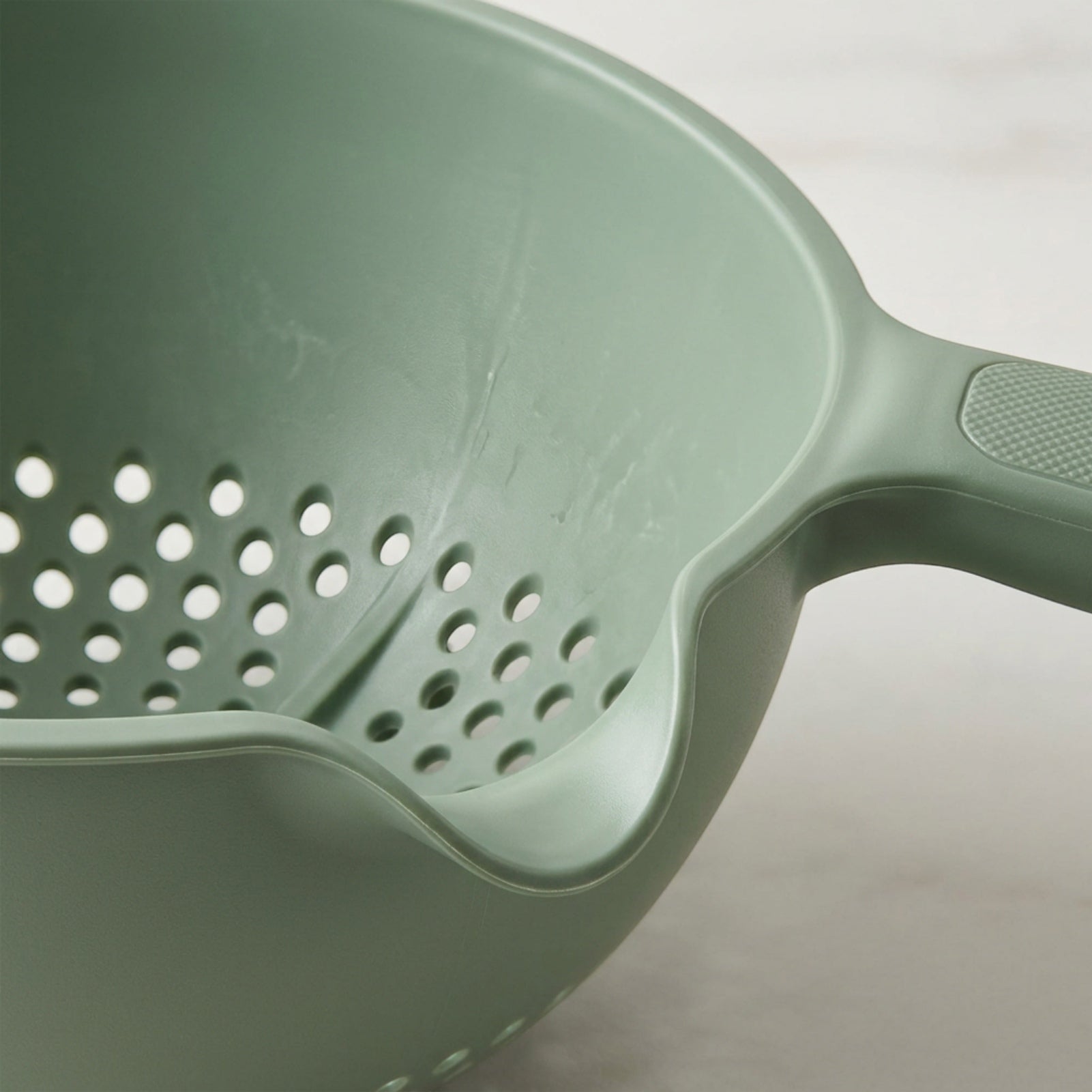 Olyns Flowcrest Handled Produce Rinse Funnel 3 qt Sage - Detail view