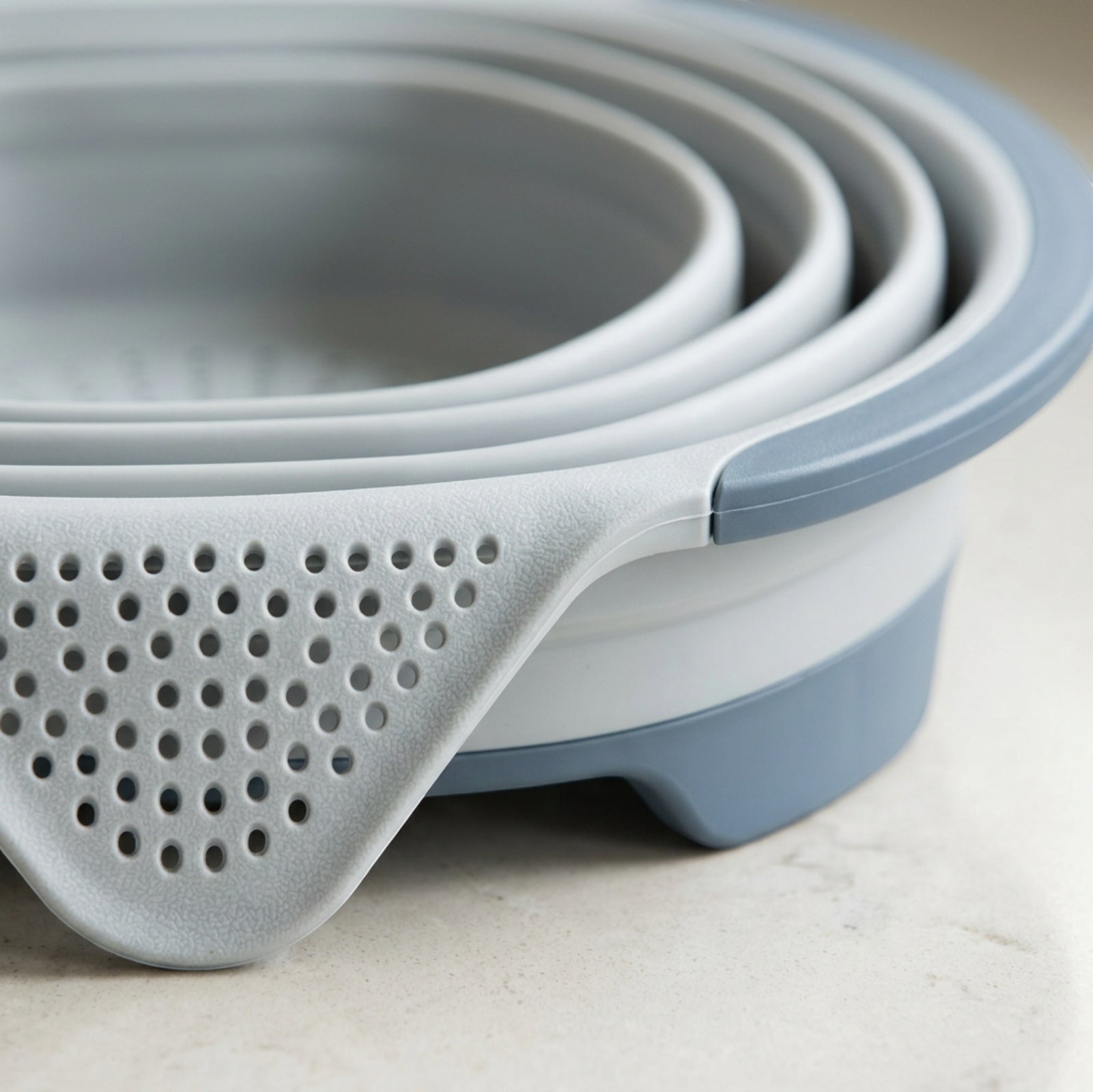 Olyns Foldpour Collapsible Produce Rinse Strainer 2.6 qt Blue Gray - Detail view